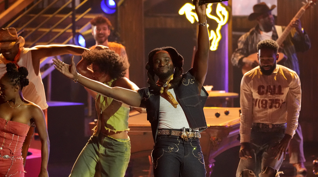 Shaboozey Celebrates ‘A Bar Song (Tipsy)’ Hitting No. 1