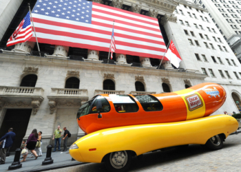 Oscar Mayer is Hiring Wienermobile Drivers