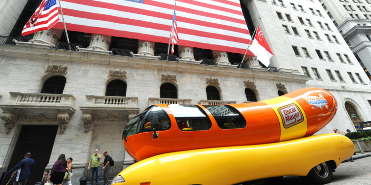 Oscar Mayer is Hiring Wienermobile Drivers