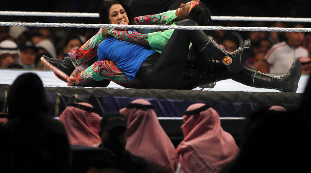 WWE Superstar Naomi is Pregnant; Vacates World Championship