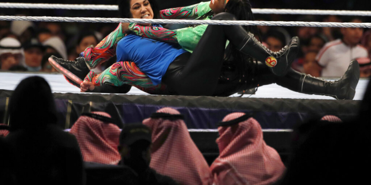 WWE Superstar Naomi is Pregnant; Vacates World Championship