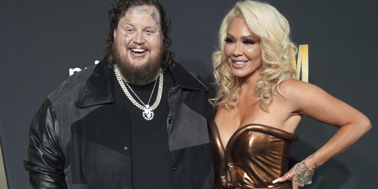 Bunnie Xo Announces Memoir ‘Stripped Down: Unfiltered and Unapologetic’